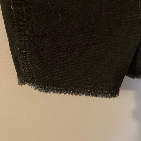 NWOTS Old Navy Black Denim Overall Shorts with Fringe Size 4T Adjustable 💯Cotton - Picture 4 of 7